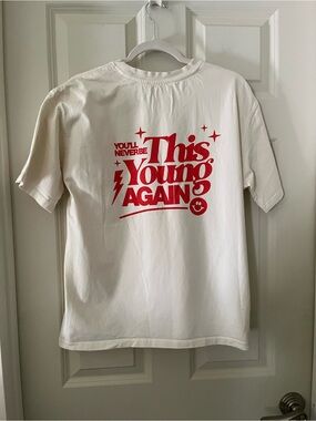 Jo West “You’ll Never Be This Young Again” retro graphic boxy t-shirt limited M